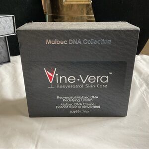VINE VERA Resveratrol Skin Care Malbec . Redefying Cream 1.76oz 50g-New